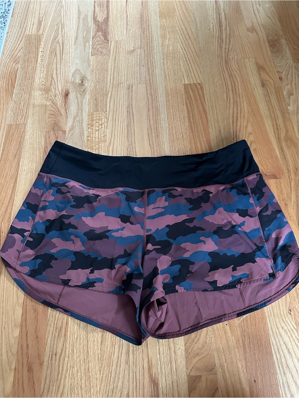 Lululemon Speed up short Size 20